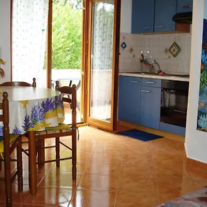 Gostinjska kuća And Suzana, Krsan